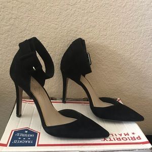 Jessica Simpson pointed toe ankle strap pumps 8